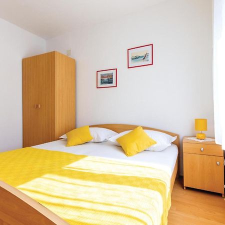 Cozy Apartment In Okrug Donji With Kitchen Donji Okrug  Exteriör bild